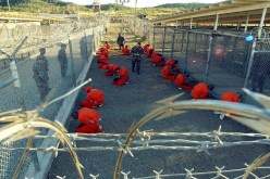 الجيش الأمريكي يستعد لنقل 10سجناء من غوانتانامو إلى الشرق الأوسط