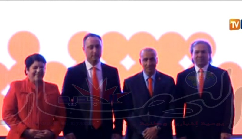 بالصور اوريدو توقع عقد شراكة مع سفراء جدد