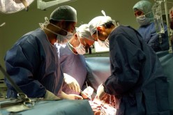 عمليات جراحية «باطل» بيد أطبّاء خواص في مستشفيات الدولة