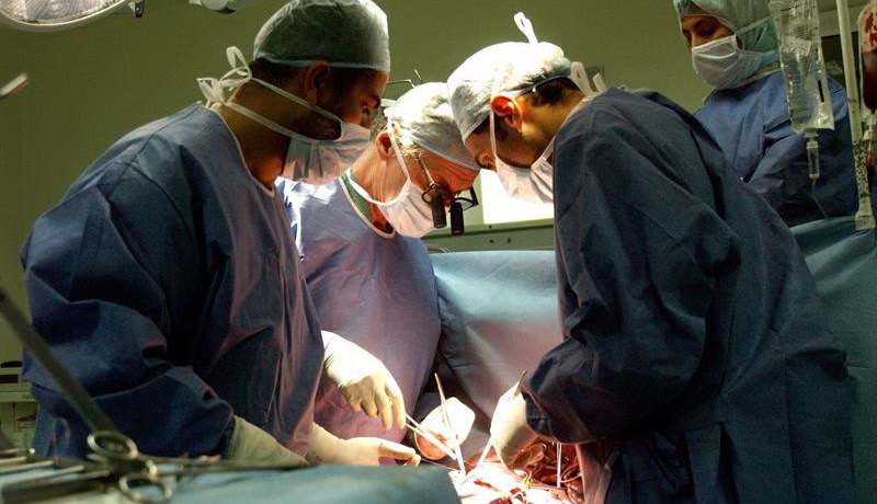 عمليات جراحية «باطل» بيد أطبّاء خواص في مستشفيات الدولة