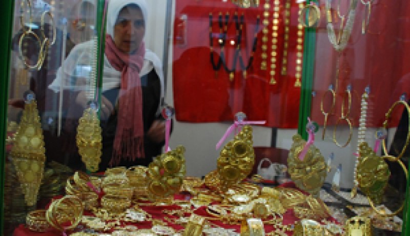 للتباهي بها في المناسبات أو الأفراح … تغيير الحلي الذهبية يستهوي الوهرانيات رغم أسعارها الملتهبة