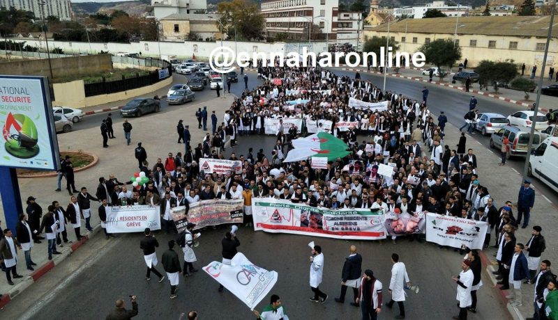 15 ألف طبيب يتظاهرون في مسيرة احتجاجية بشوارع وهران