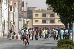 قصّر‮ ‬يقطعون الطريق احتجاجا على تأخر توزيع السكن بوهران