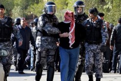 الدرك الاردني يستخدم الغاز المسيل للدموع لفض اعمال شغب بمخيم للاجئين السوريين