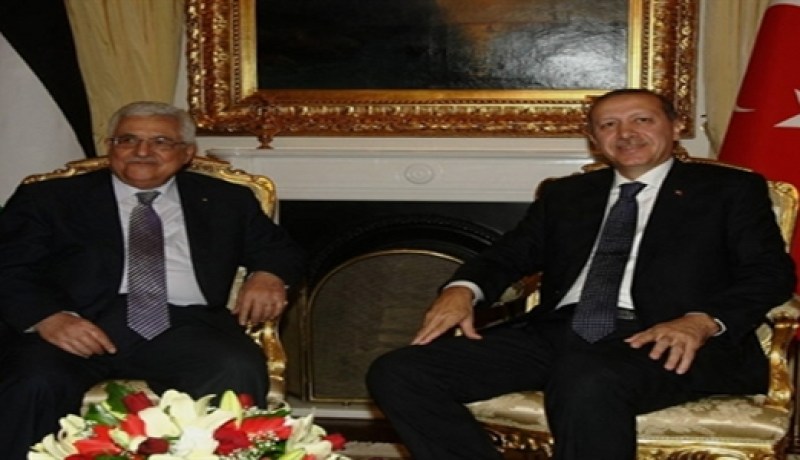 الرئيس الفلسطيني يضع أردوغان في الصورة بعد توقيعه على إعلان الدوحة