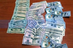 إحباط محاولة تهريب 9680 دولار عبر مطار السانية بوهران