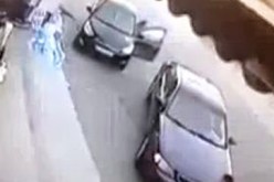 بالفيديو  شاب ينجو من الموت بأعجوبة