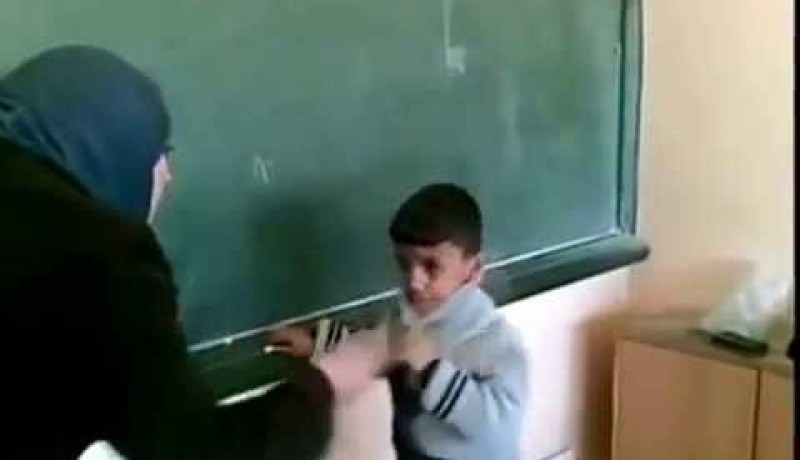 أستاذة تلكم تلميذا لتشاجره مع قريبها بإكمالية في العاصمة