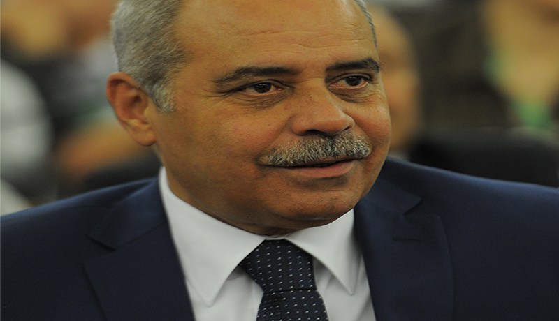 والي ما يبيعش الحوت في البحر