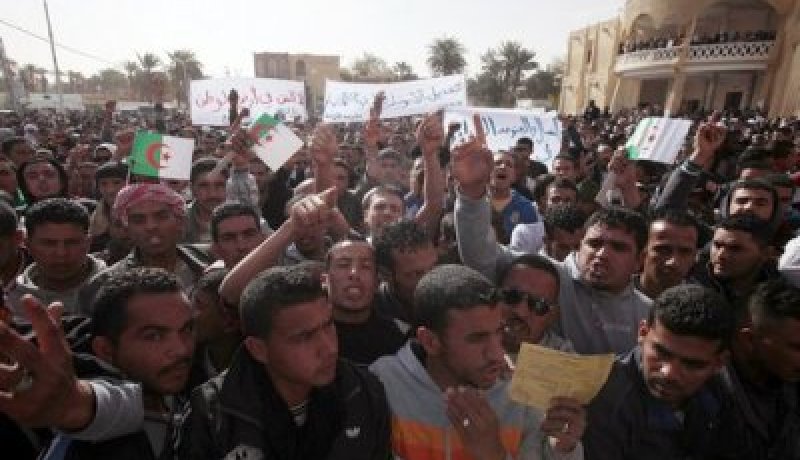 وقفة إحتجاجية لشباب بطال بمدينة الأبيض سيدي الشيخ بولاية البيض