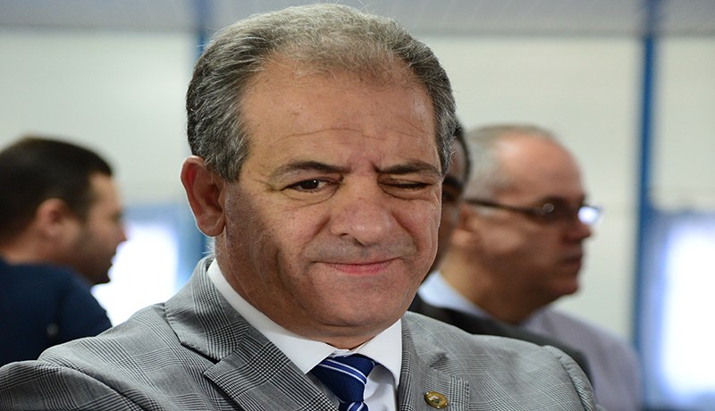 ولد علي يبرّر ما لا يمكن تبريره!