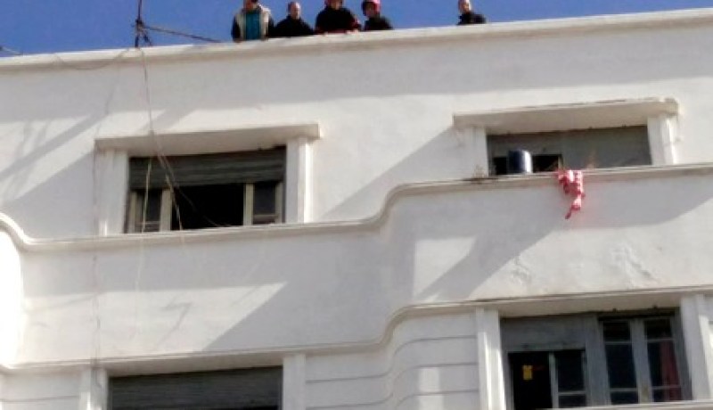 محاولة انتحار شابان من فوق عمارة بورقلة