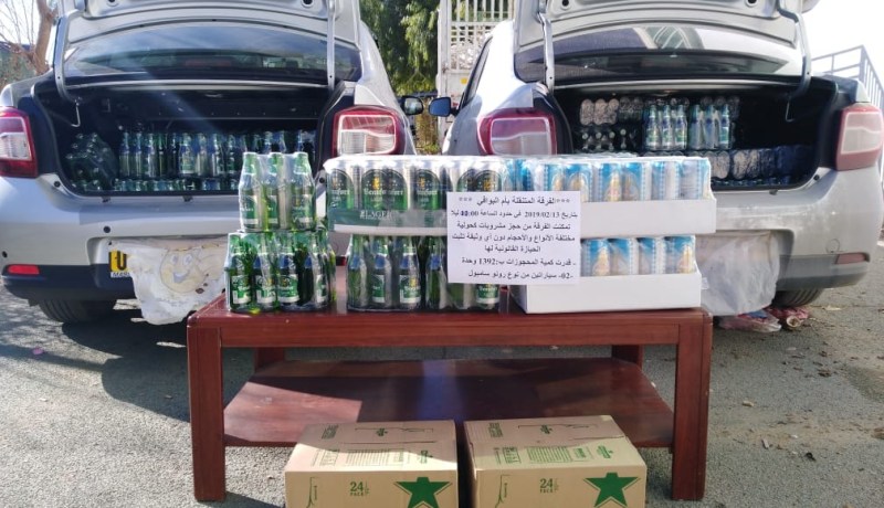 جمارك تحجز سيارتين على متنهما 1392 قنينة خمر بأم البواقي