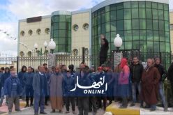  سكان “واد نيني” يغلقون مقر البلدية إحتجاجا على قائمة المجمع الريفي بأم البواقي