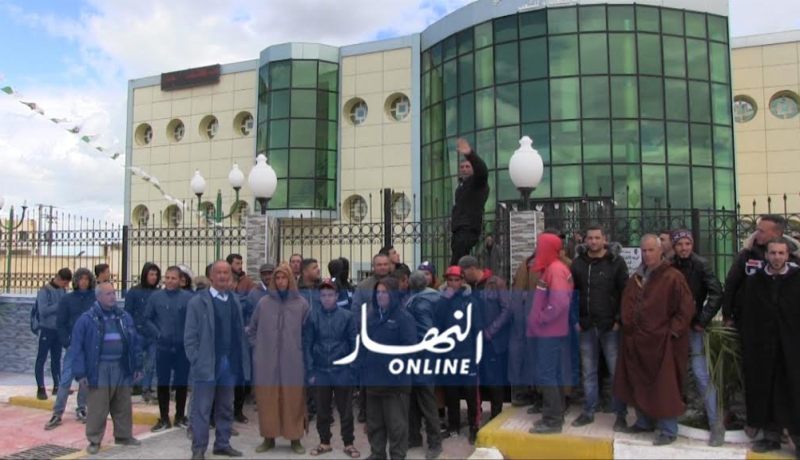  سكان “واد نيني” يغلقون مقر البلدية إحتجاجا على قائمة المجمع الريفي بأم البواقي