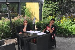 أوناس يتلقى أولى دروس اللغة الإيطالية