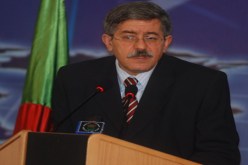 أويحيى معجب بمراسلي‮ ‬النهار