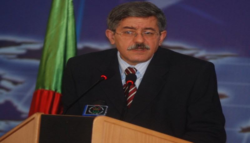 أويحيى معجب بمراسلي‮ ‬النهار