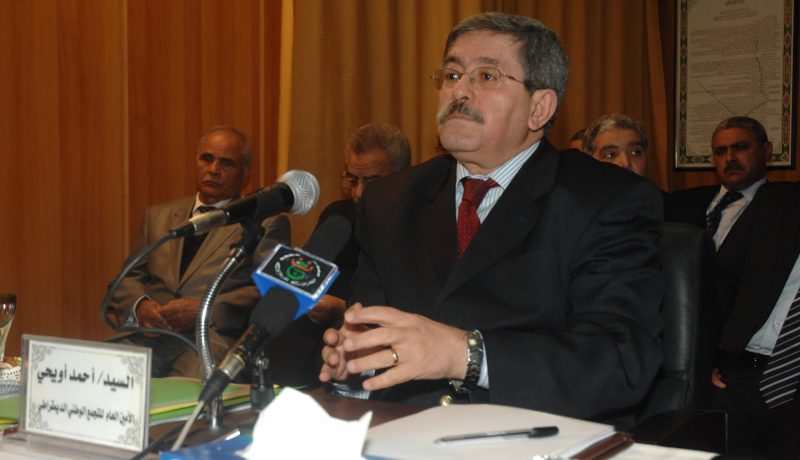 همّهم الوحيد سلعهم وحاوياتهم‮..!‬