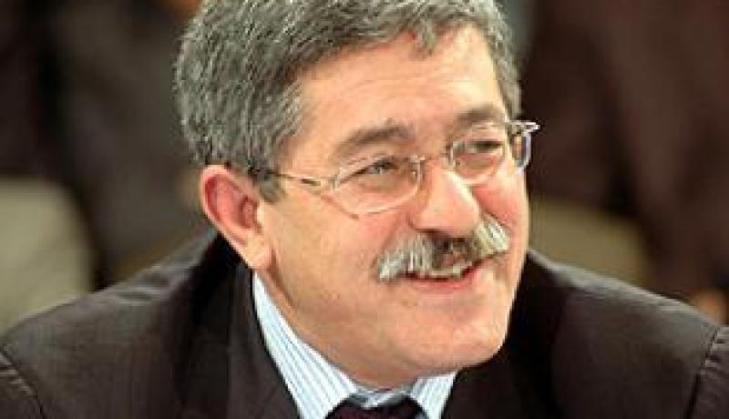 أويحيى يوفد طائرة خاصة إلى المغرب لجلب جزائريين مصابين بأنفلونزا الخنازير