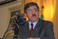 أويحيى  يحذر المستثمرين الأجانب من تقديم عمولات للحصول على مشاريع الرئيس