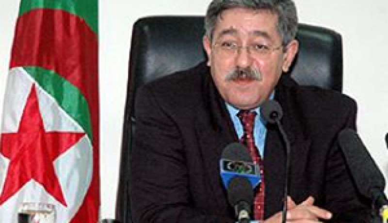 تقدمت به الشركة ويكلف الخزينة ملايير الدينارات…أويحيى يوافق على مقترح منحة المنطقة لفائدة أكثر من 20 ألف عامل بسوناطراك