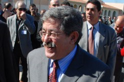 التلفزة الوطنية تفضل أويحي بدون صور..في الهند!