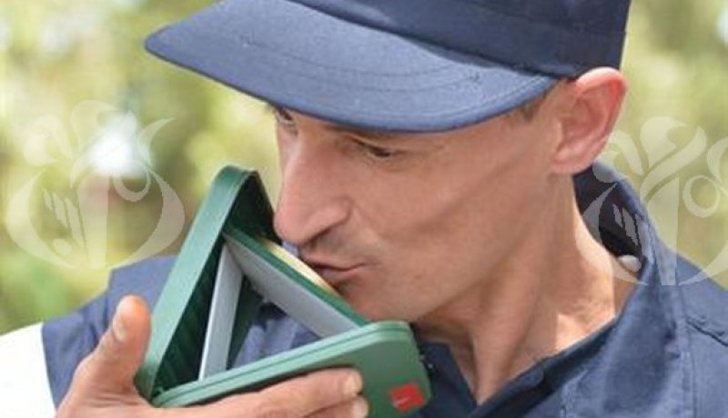 بالصور.. وزير الداخلية يقلّد العريف البطل سحنون عبد القادر “وسام الشجاعة”