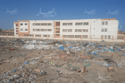 بالصور.. أطنان من النفايات المنزلية والاستشفائية تحاصر ثانوية بوهران