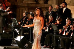 فيما ينتظر الكازيف حضور نوال الزغبي، لطيفة والشاب خالد:أسماء لمنور المغربية ضيفة اليوم الأول والشاب عبدو يلهب الحاضرين