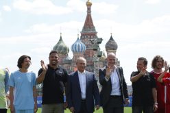 بالصور.. بوتين وانفانتينو يشاركان في مباراة استعراضية ضد نجوم العالم