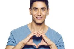 أيمن الأعتر يؤكد مشاركته في تكريم الراحلة وردة الجزائرية