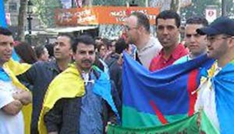 الأمن يعتقل الوفد المغربي ثم يطلق سراحه