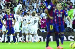 ريال مدريد يقهر برشلونة بثلاثية ويقلّص الفارق بينهما لنقطة واحدة