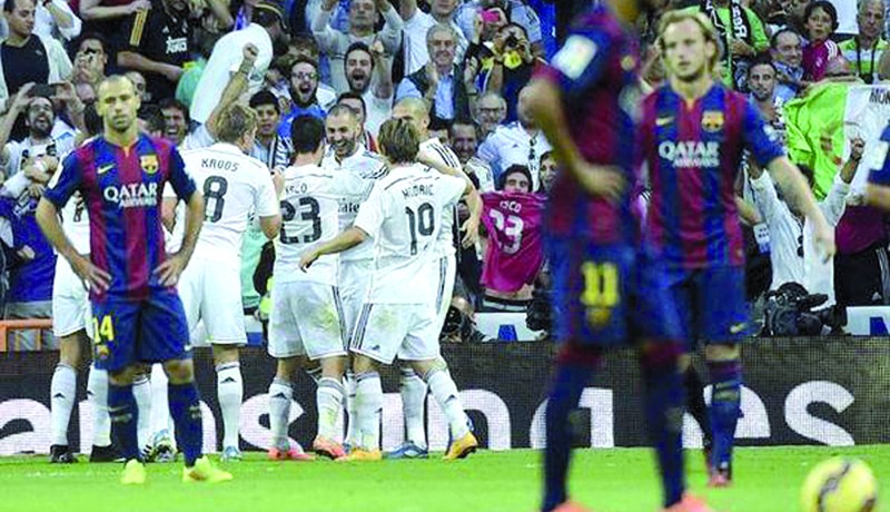 ريال مدريد يقهر برشلونة بثلاثية ويقلّص الفارق بينهما لنقطة واحدة