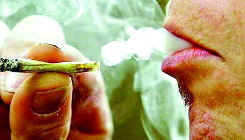 توقيف شاب مخمور يروّج المخدرات أمام باب مسجد بتمالوس في سكيكدة