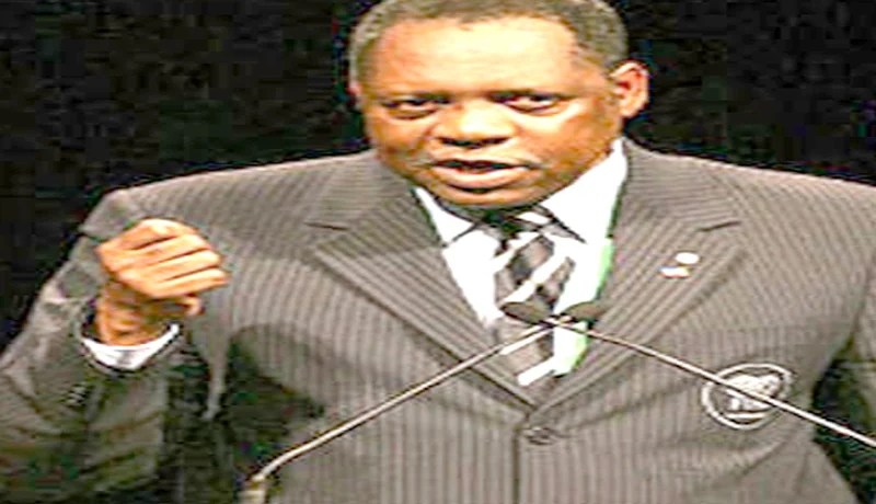 الكاف تنتقد بلاتيني وتطالبه بعدم التدخل في شؤون الكرة الإفريقية