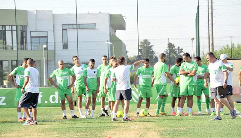 “الخضر” تحت حصار طبي في باماكو بسبب “الإيبولا”