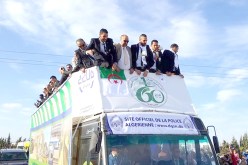 استقبال حار لأبطال إفريقيا في عين الفوارة وإعانة سلال 10 ملايير سنتيم