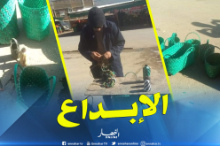 بالصور.. رجل يصنع من النفايات البلاستيكية قفف