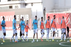 شجار بـين عضو في إدارة الوفاق ومدرب حراس مازيمبي وافتعال قضية احتجاز