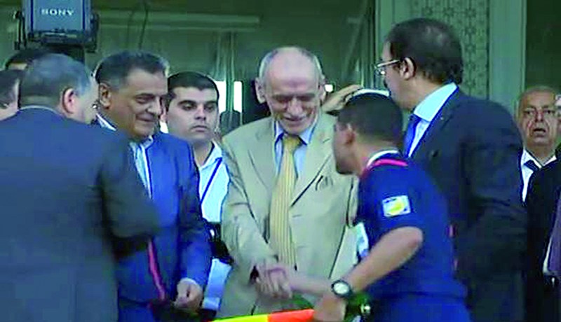 صور قرباج يصافح الحكم بيطام تصنع الحدث