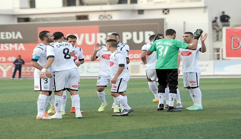 سلال يرسّم قرار وضع طائرة خاصة تحت  التصرف والإدارة تشيــد وتعــد بالاستمــاتة