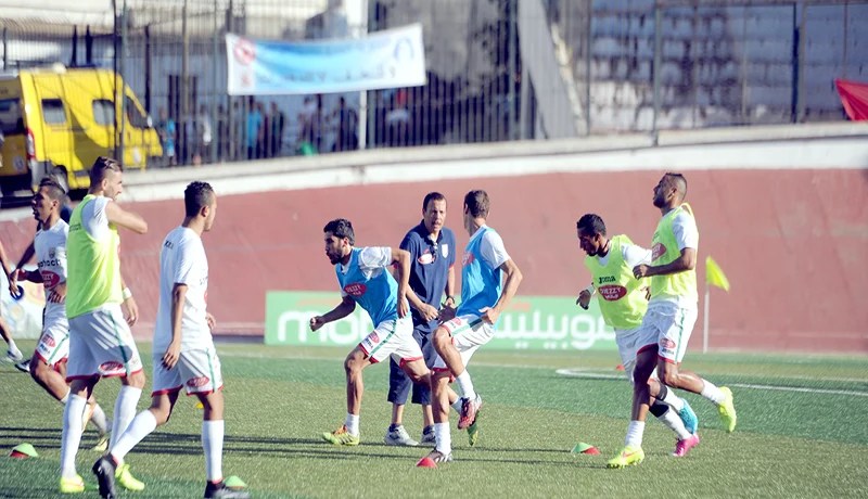 شارف يجتـمع بلاعبـيه قبل حصة الاستئناف ويرفض إجراء لقاء ودي