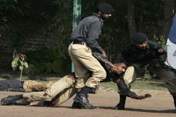 مقتل 3من أفراد الشرطة الباكستانية