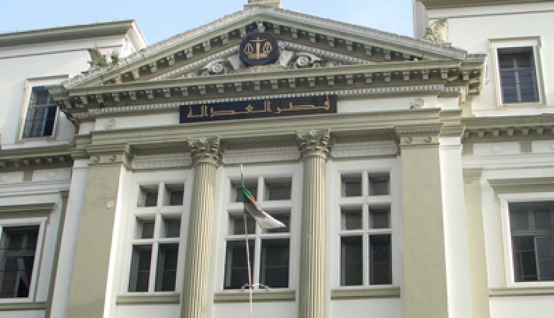 إطـار سـام بالدولــة ووكيــل عبــور متورطــان ضمــن شبكــة تزويــر السيـــارات وإدخالهــا مــن روسيــا