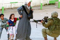 يعرض بمعهد العالم العربي بباريس:فيلم “الأرض تتكلم عربي” يكشف طبيعة العمل الإبادي الصهيوني