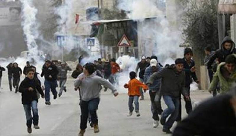قوات الإحتلال الإسرائيلية تعتدي على مواطنين فلسطينيين في بيت أمر بالخليل