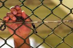 الفلسطينيون يطالبون برفع ملف الاسرى للمحكمة الجنائية الدولية في ذكرى إحياء يوم الاسير