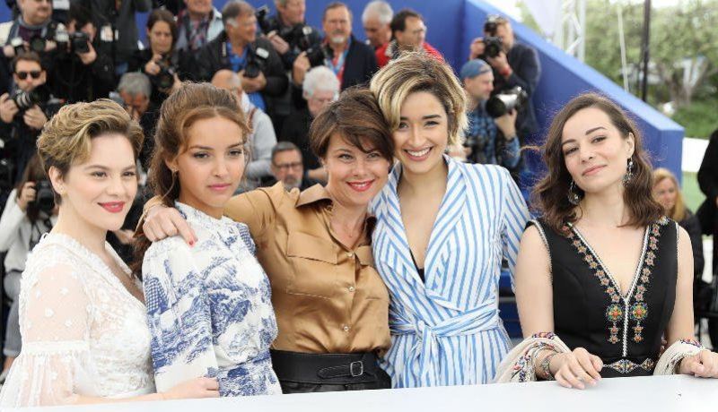 الجزائر تتألق في مهرجان كان السينمائي بفيلم “بابيشا”